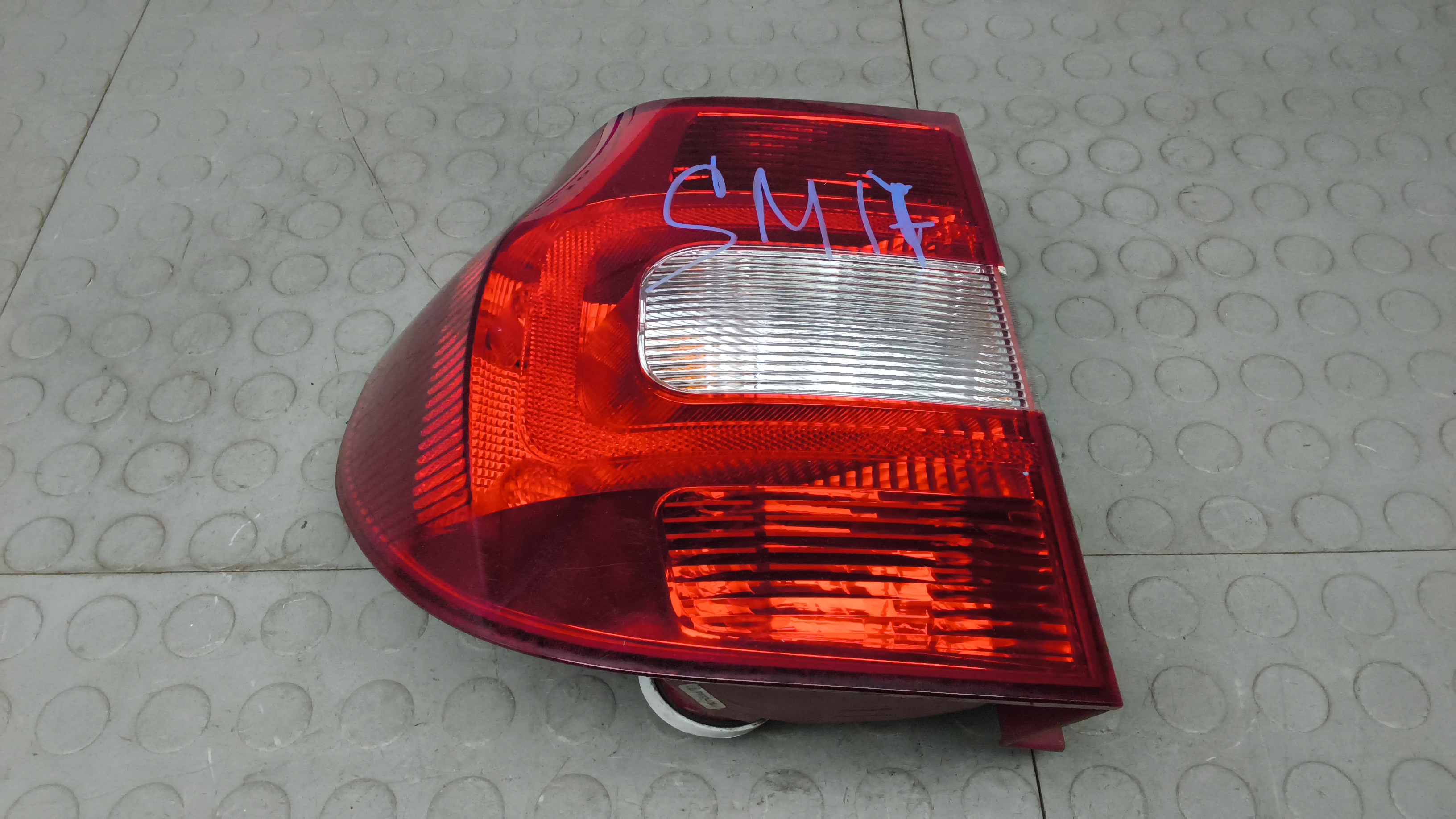 Фонарь задний левый Skoda Yeti 1