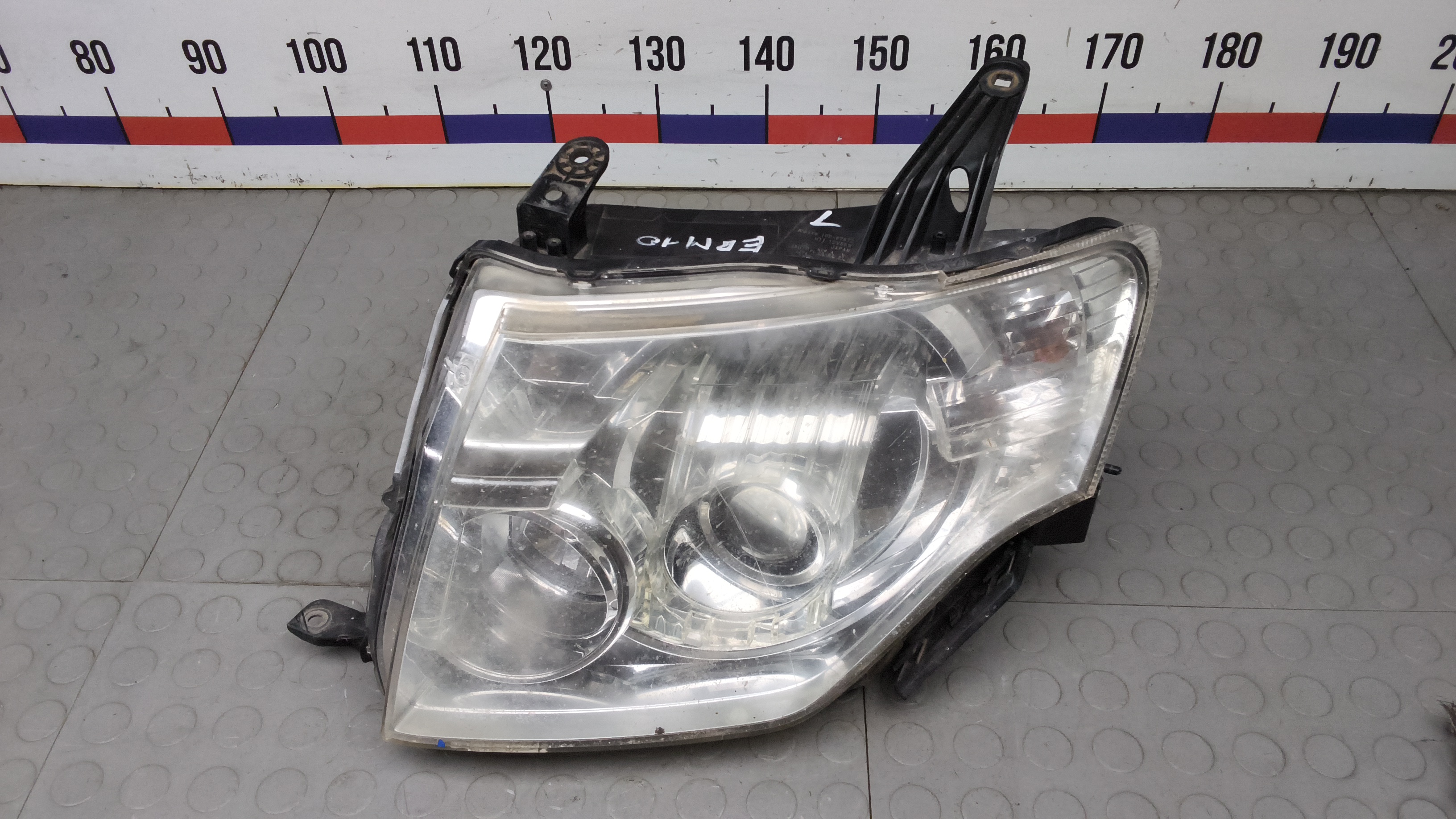 Фара левая Mitsubishi Pajero 4