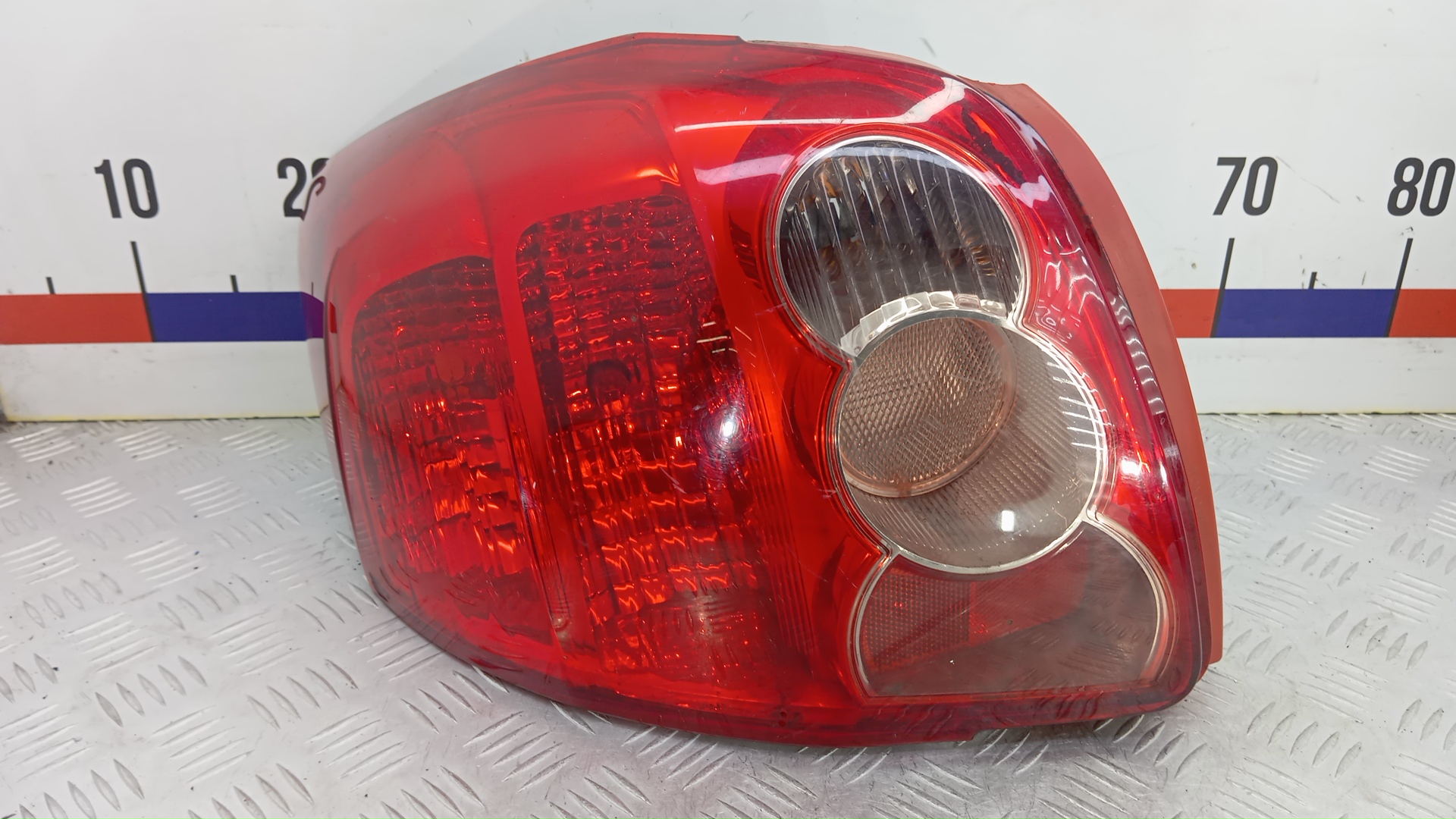 Фонарь задний левый Toyota Auris E150
