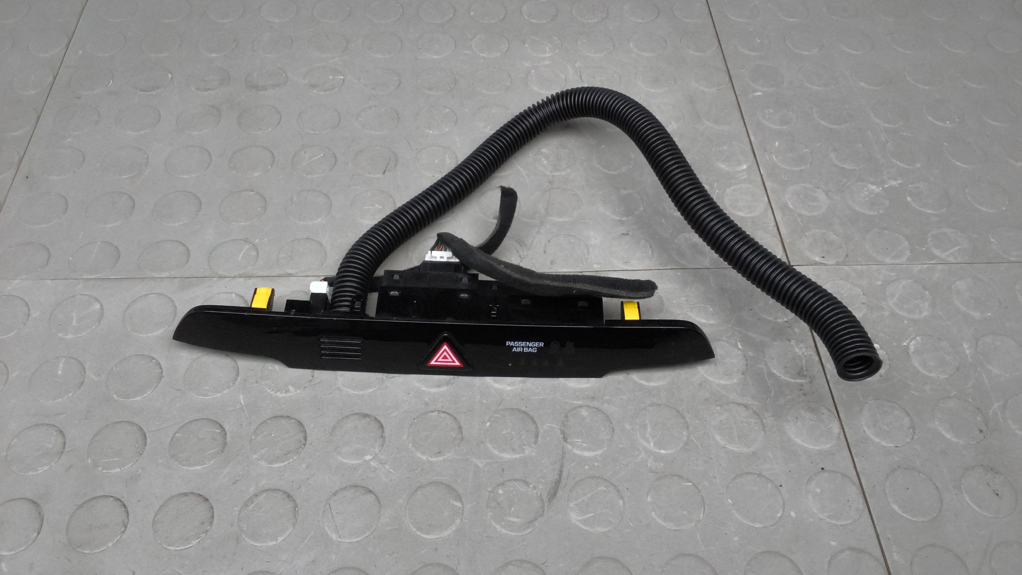 Кнопка аварийки Hyundai Tucson TL