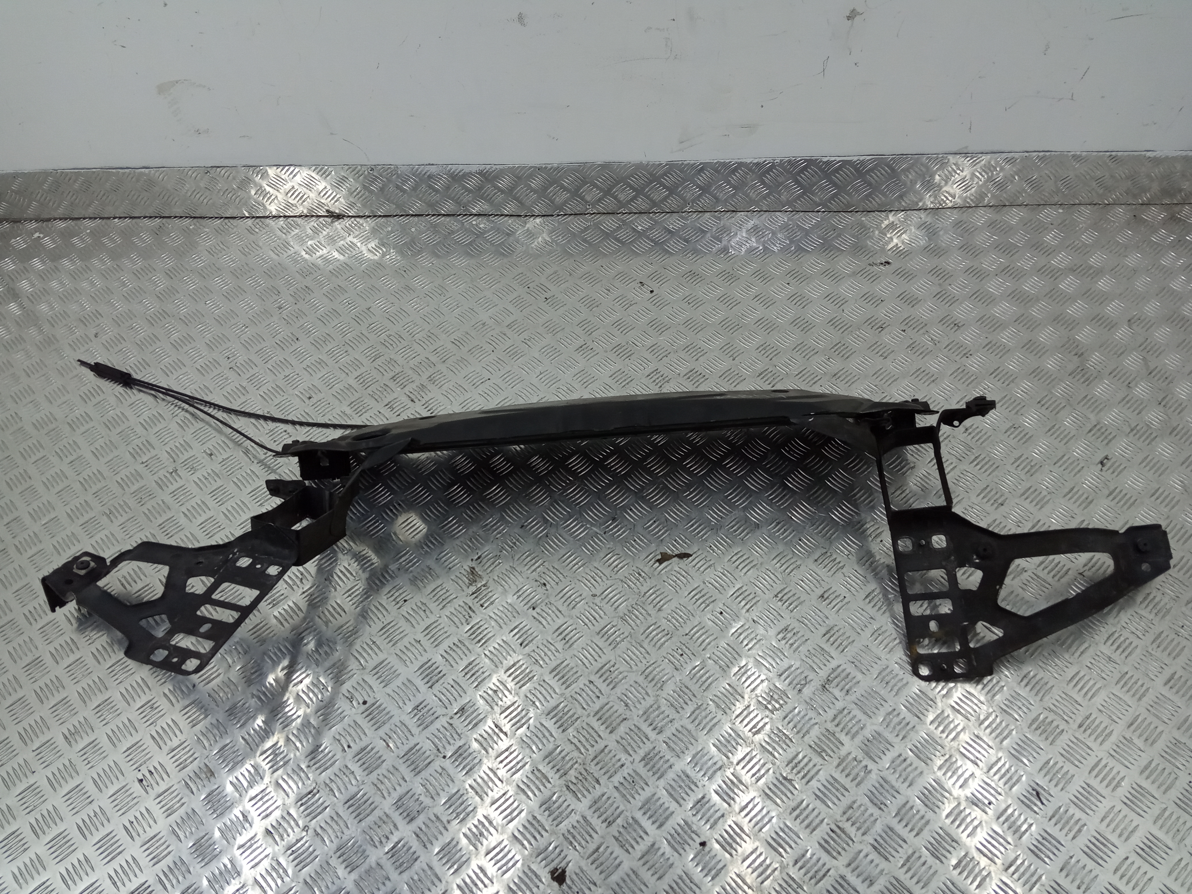 Рамка капота BMW 5 Series E60/E61